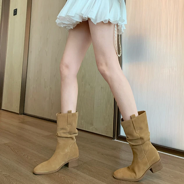 8cm增高堆堆靴子女2025秋季V口显瘦美拉德粗跟中筒马丁靴子秋冬女