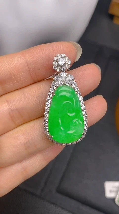 翡翠银S925镶嵌颈饰如意