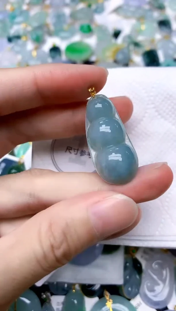 颈饰18K金镶嵌翡翠天然A货翡翠