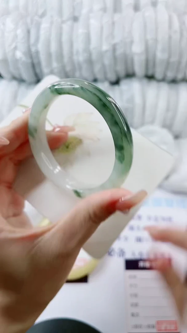 【闪购商品】石英质玉手镯未镶嵌0296983880-