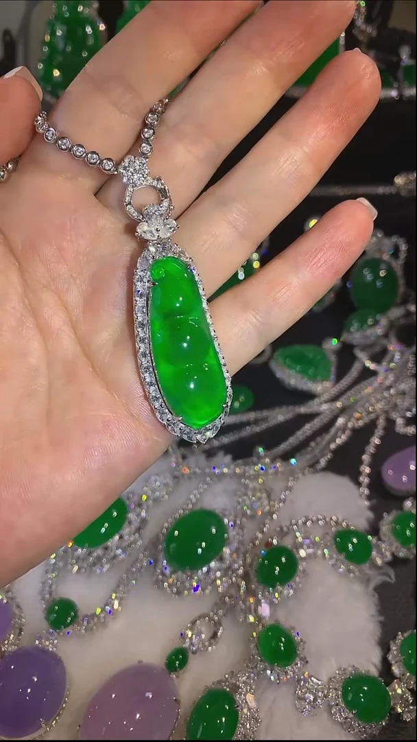 颈饰未镶嵌翡翠吊坠