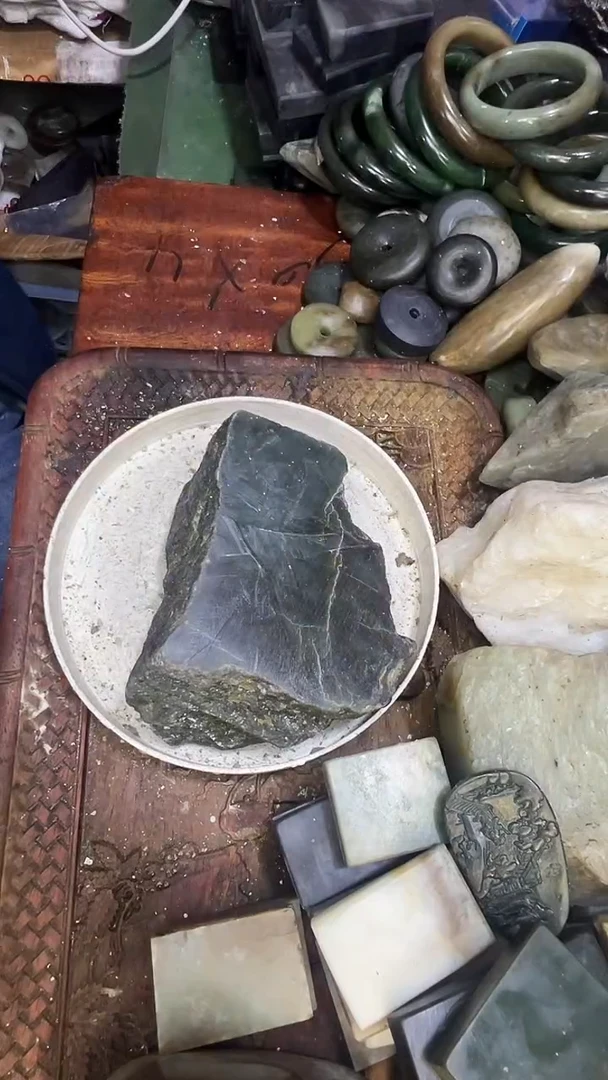 未镶嵌和田玉（糖玉）珠宝半成品1