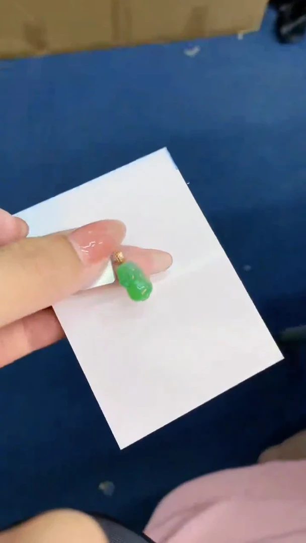 翡翠18K金镶嵌颈饰           1