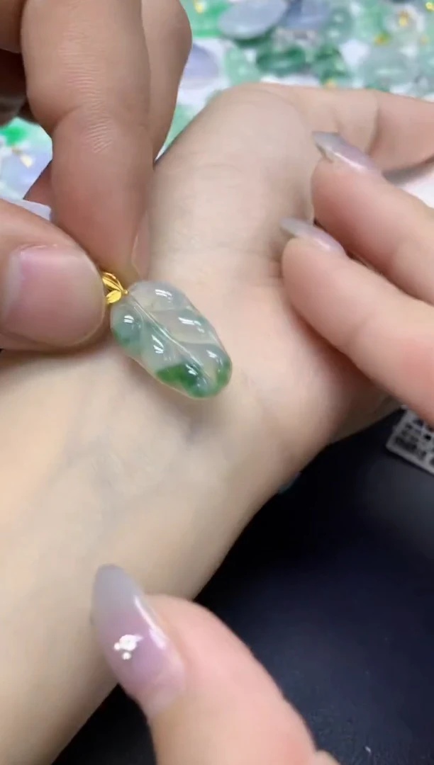 颈饰18K金镶嵌翡翠天然缅甸翡翠A货百元以上9元证书费自理