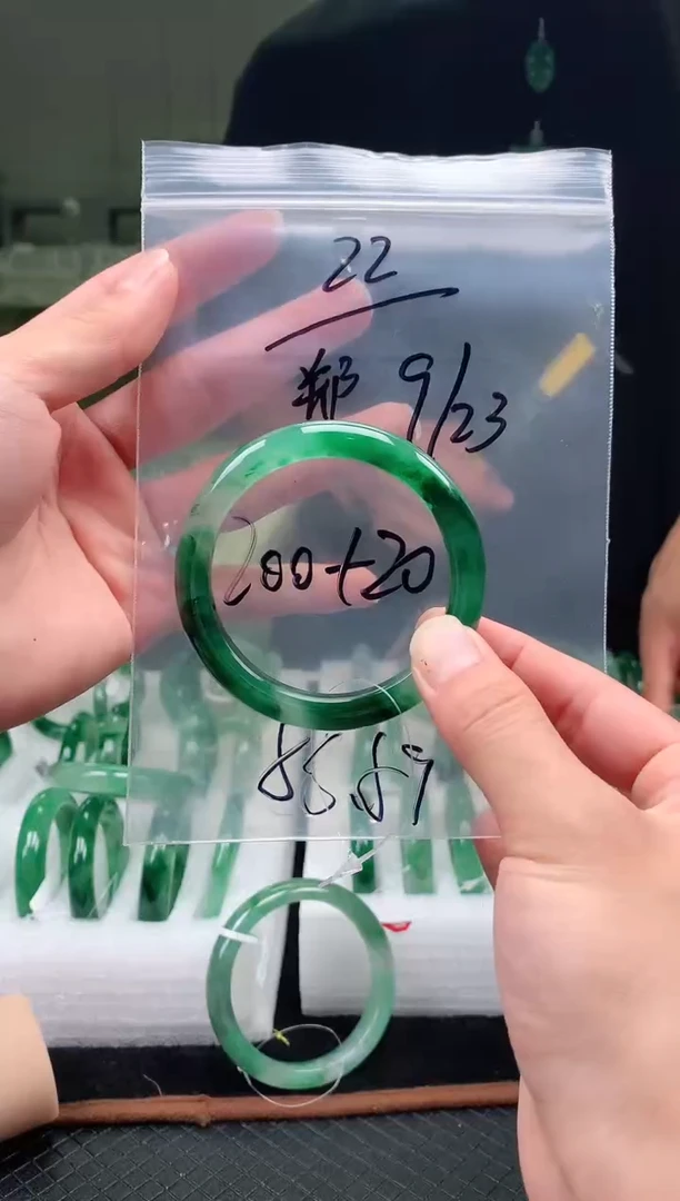 未镶嵌非洲翠石英质玉非洲翠手镯58-59圈口22号
