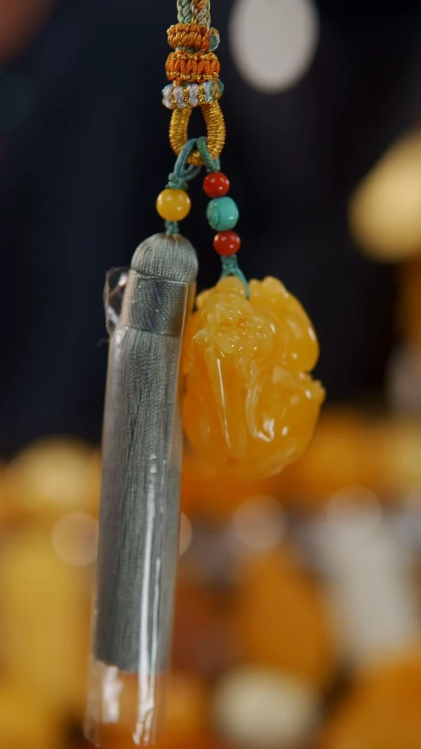 【闪购商品】蜜蜡裸石未镶嵌焦皮料貔貅挂饰