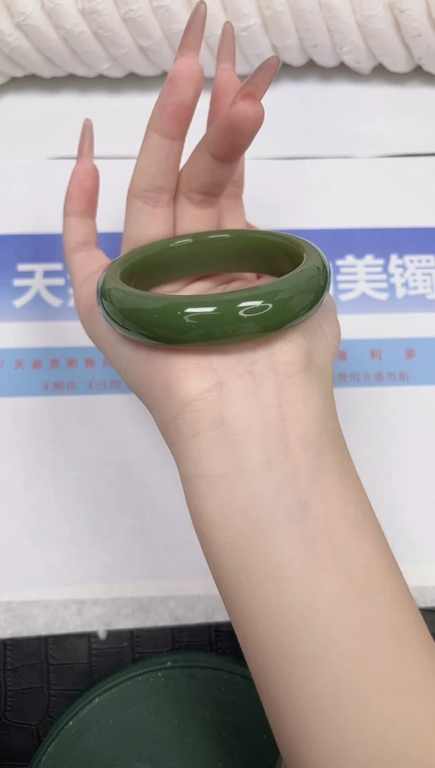 未镶嵌手镯石英质玉41-54.8