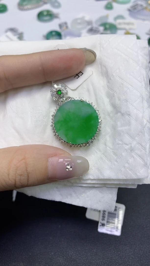 颈饰18K金镶嵌翡翠天然缅甸翡翠A货百元以上9元证书费自理