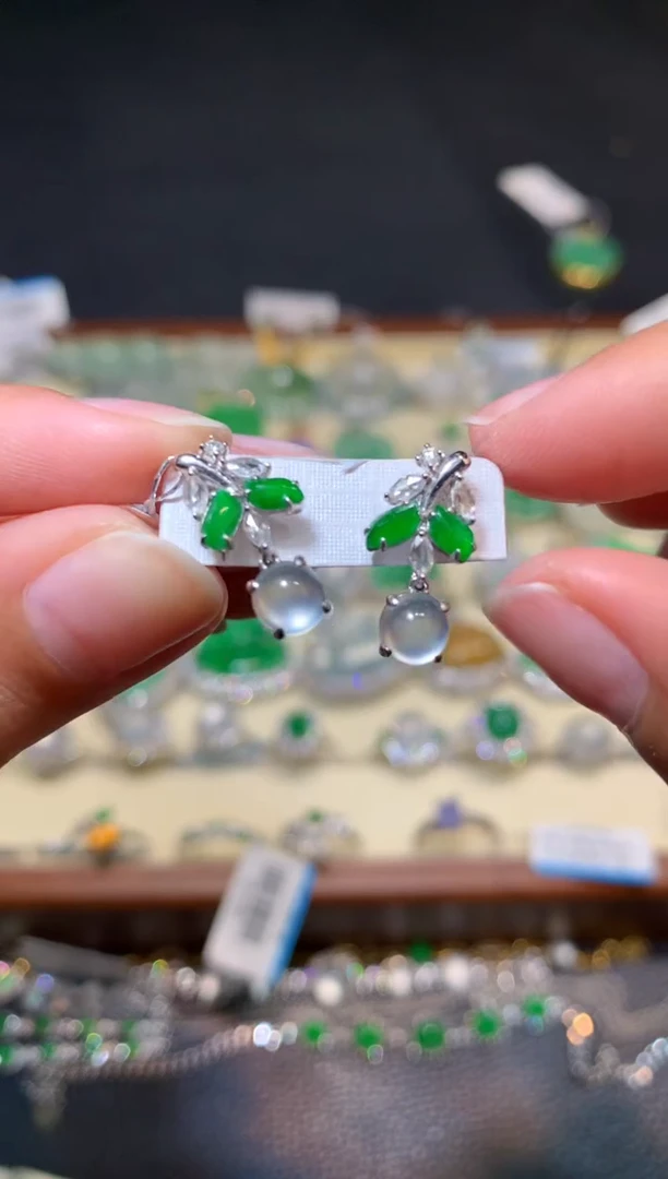 18K金镶嵌翡翠耳饰1