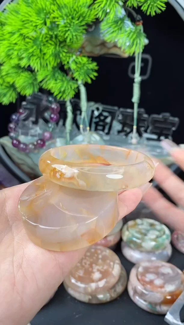 石英质玉手镯（圆镯）未镶嵌57