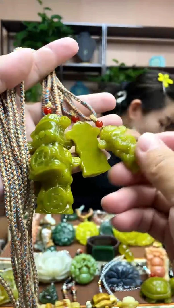 未镶嵌岫玉吊坠多样性发货发其中之一