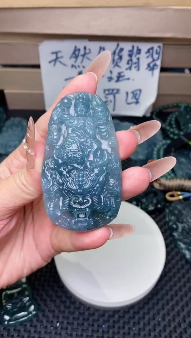 翡翠未镶嵌颈饰