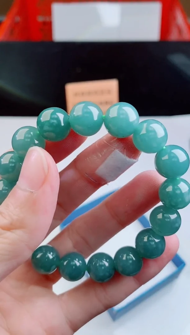 颈饰未镶嵌翡翠`