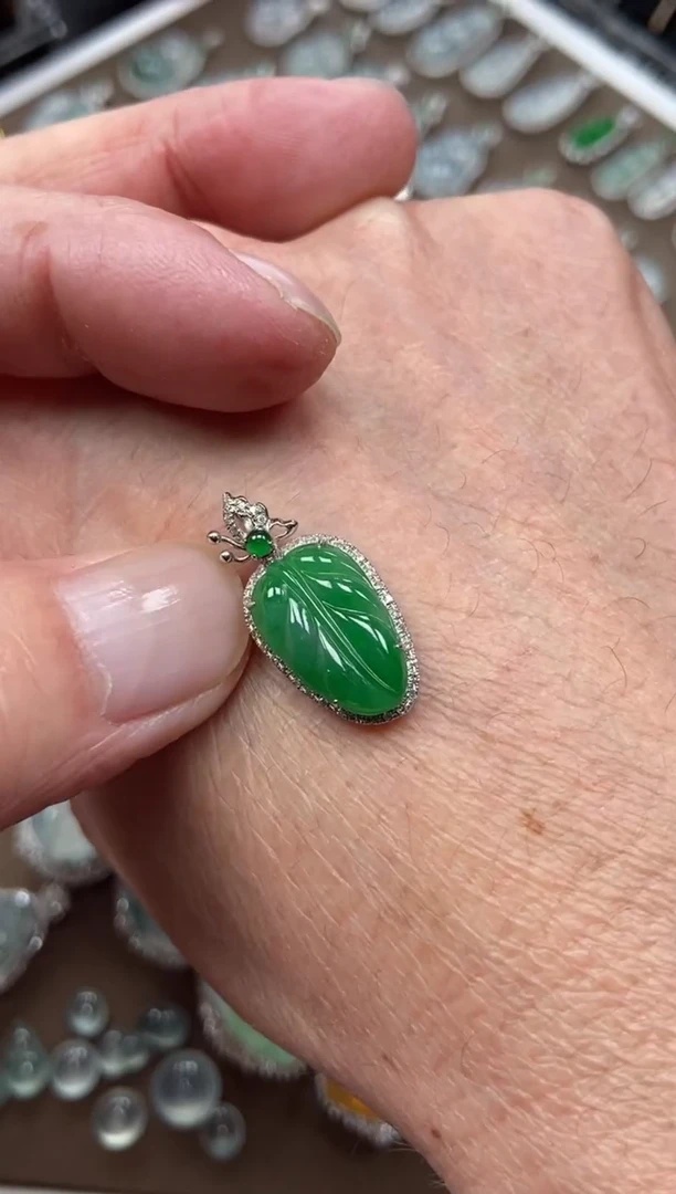 【闪购商品】翡翠颈饰18K金镶嵌叶子