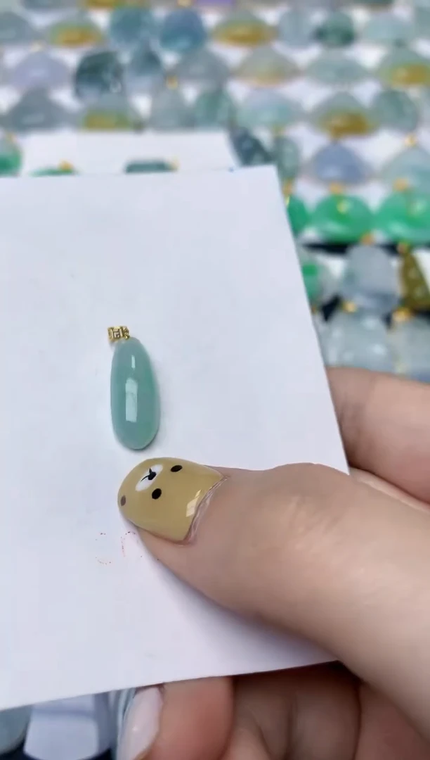 翡翠18K金镶嵌颈饰天然翡翠A货