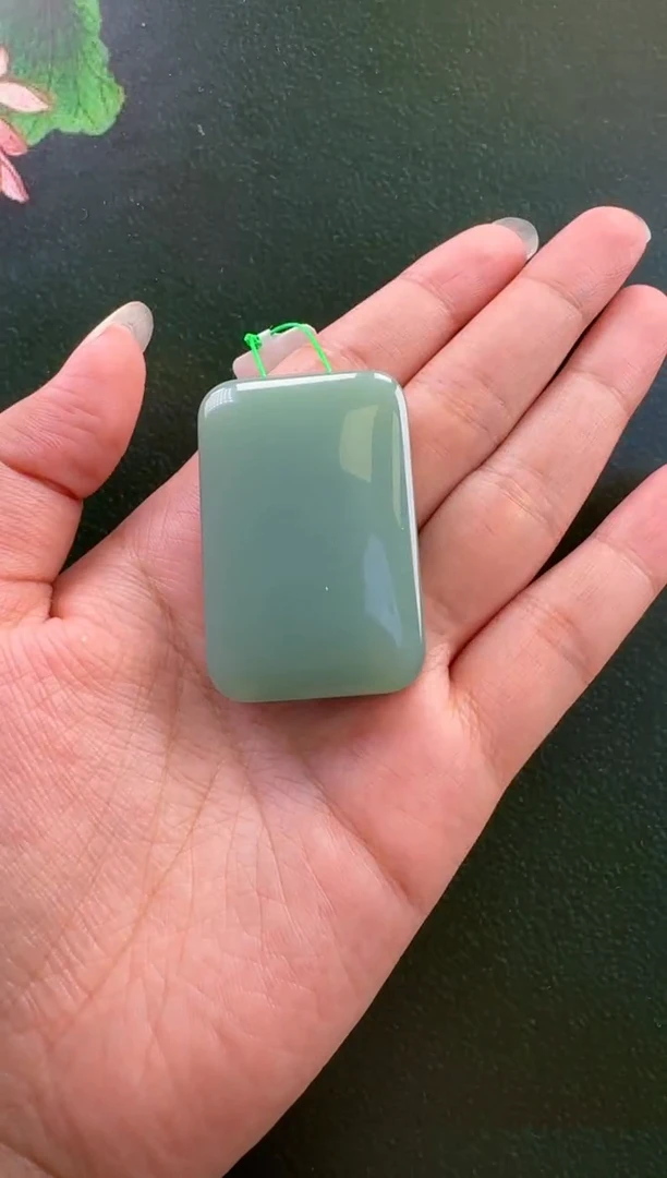 颈饰未镶嵌和田玉吊坠