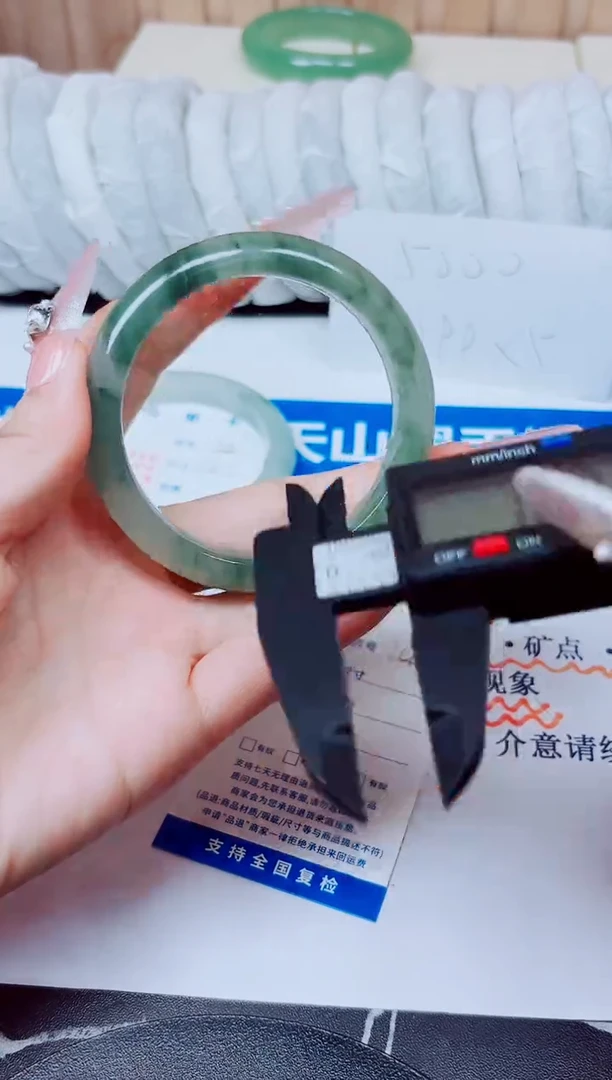 未镶嵌手镯石英质玉118/56.2
