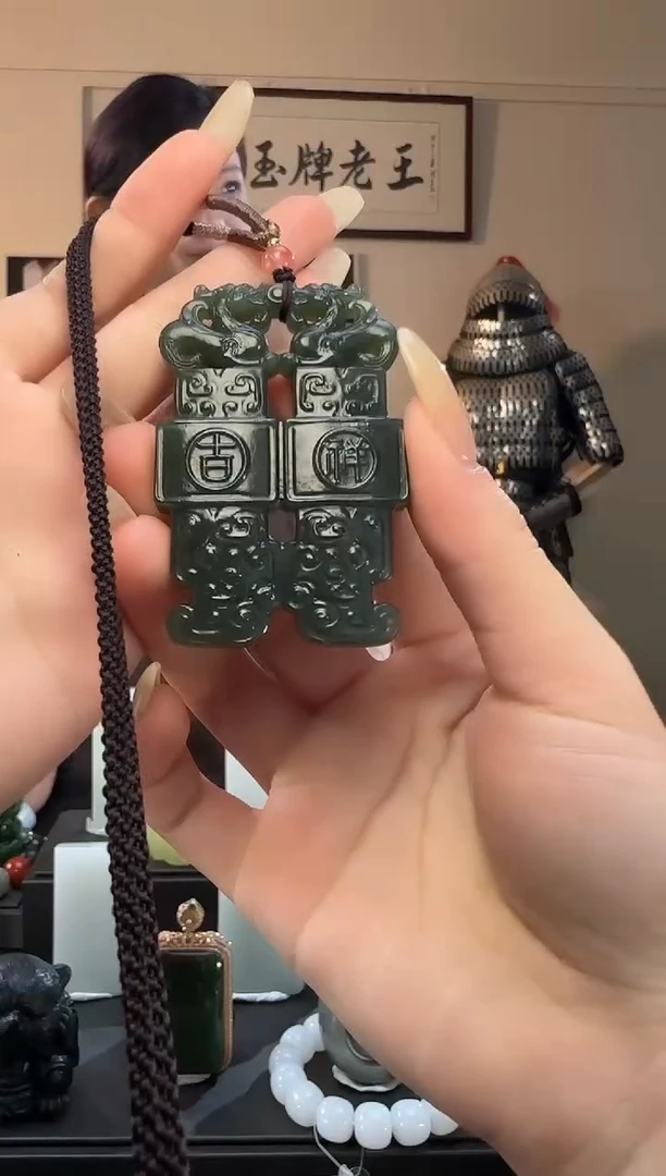 颈饰未镶嵌和田玉且末蓝吉祥玉鼎吊坠