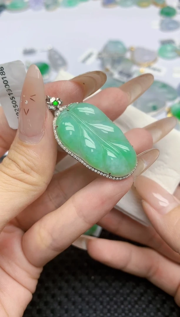 翡翠18K金镶嵌颈饰320   天然翡翠A货