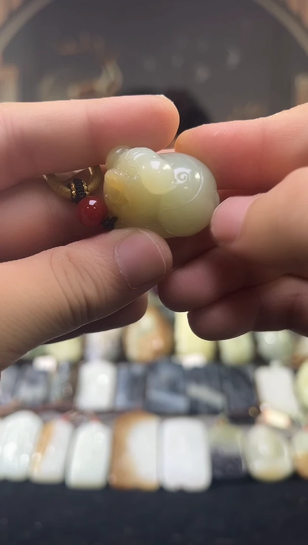 和田玉未镶嵌挂件吊坠