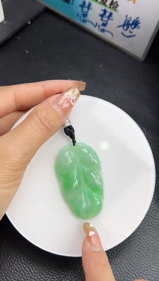 【闪购商品】翡翠颈饰未镶嵌YM1095-3 叶子