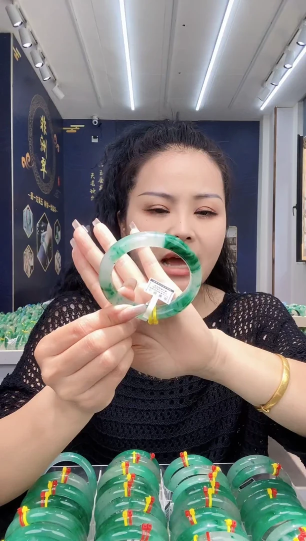 石英质玉手镯未镶嵌38