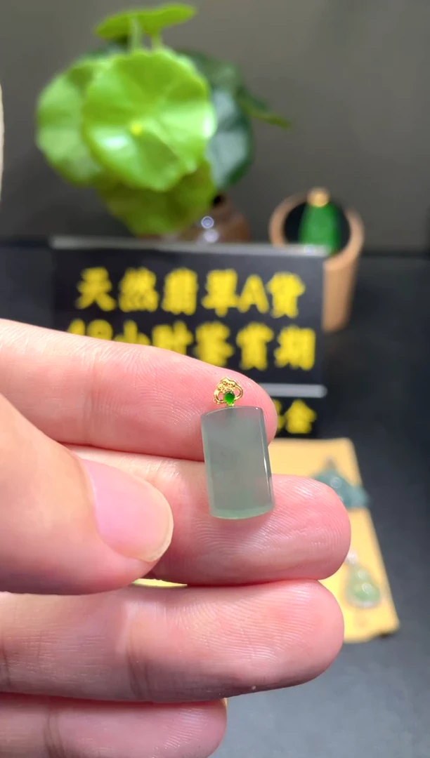 颈饰18K金镶嵌翡翠翡翠A货