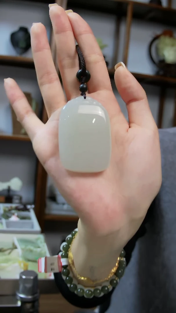 颈饰未镶嵌和田玉无事牌