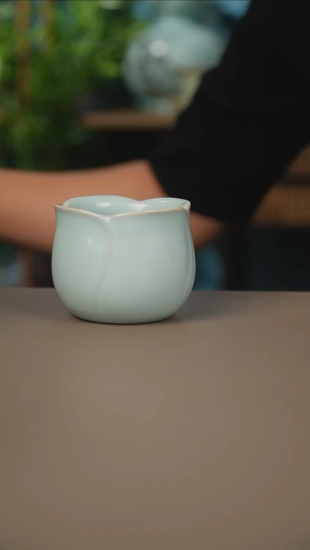 天青玉兰杯微暇