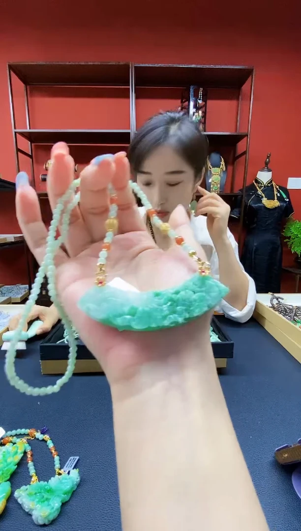 颈饰未镶嵌翡翠吊坠