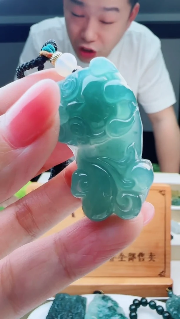 翡翠未镶嵌颈饰多样性发其中一