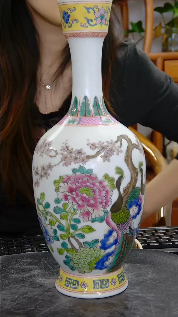 瓶粉彩花鸟纹赏瓶136