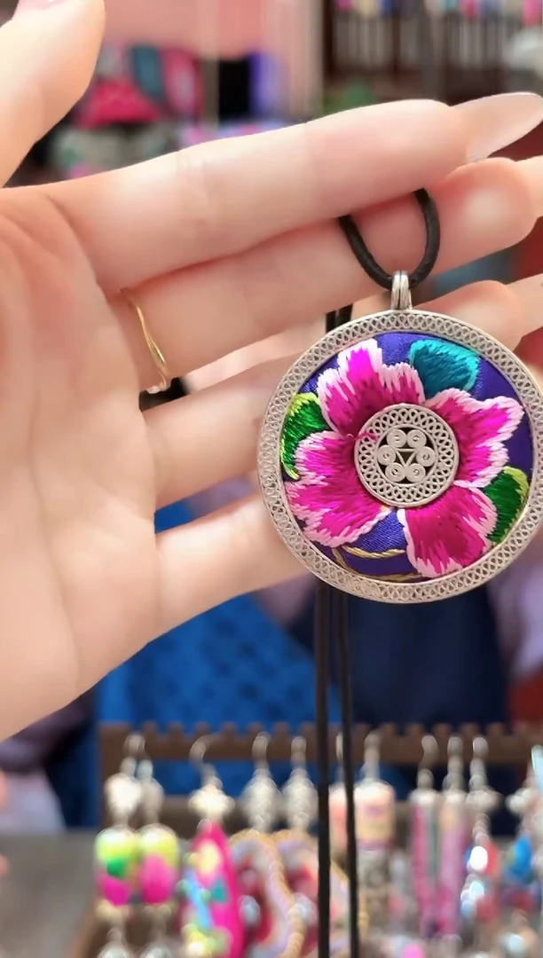 织绣云织谣民族风精美饰品   167【微瑕不来回】慎拍*******