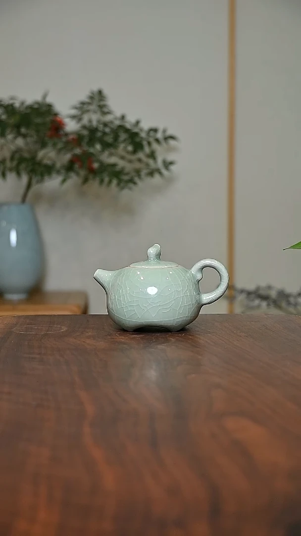 四季纳福壶 豆绿釉 微瑕 朱家汝窑款