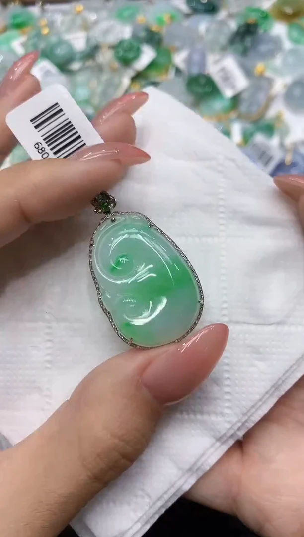颈饰18K金镶嵌翡翠111111111111