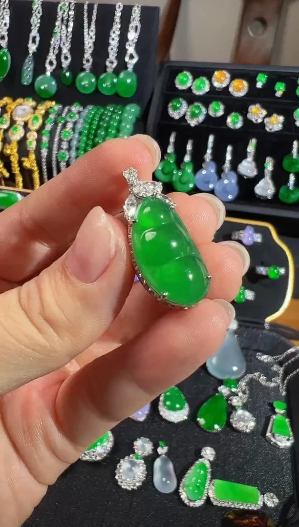 吊坠(不含链)18K金镶嵌翡翠福豆