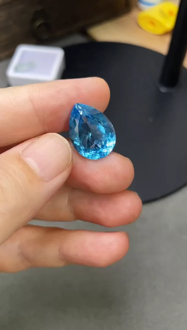 托帕石裸石19.9克拉水滴托帕石