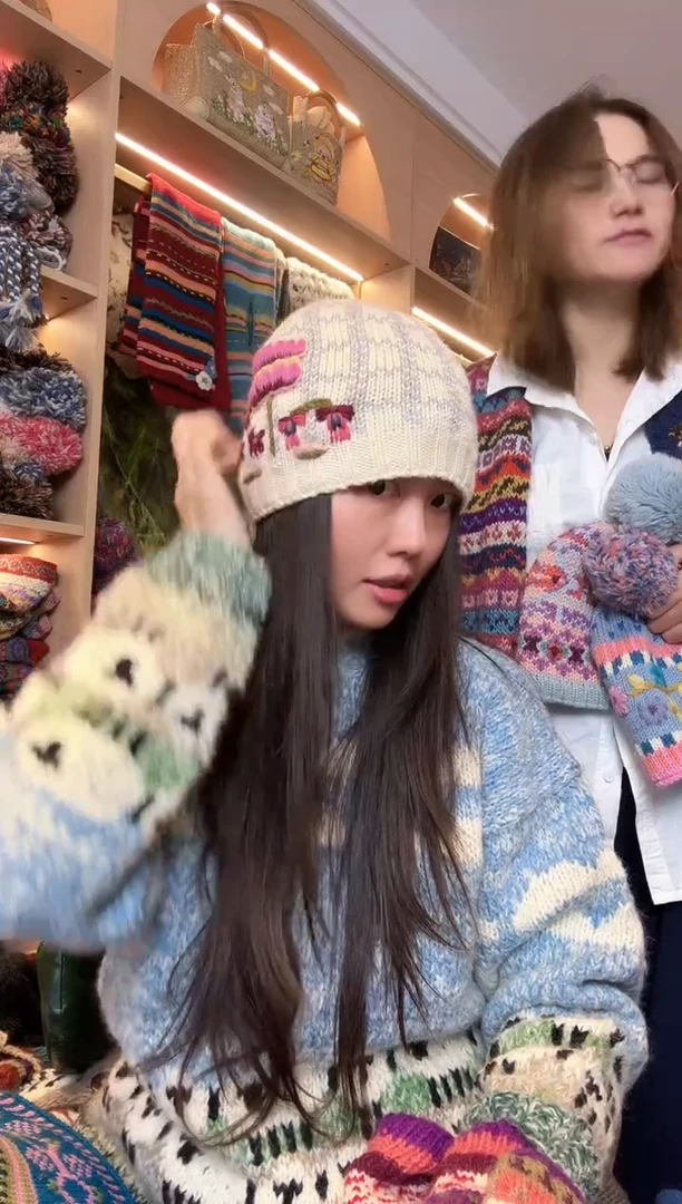 羊毛白色小香风刺绣冷帽