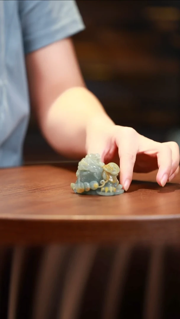 翡翠摆件未镶嵌金蟾