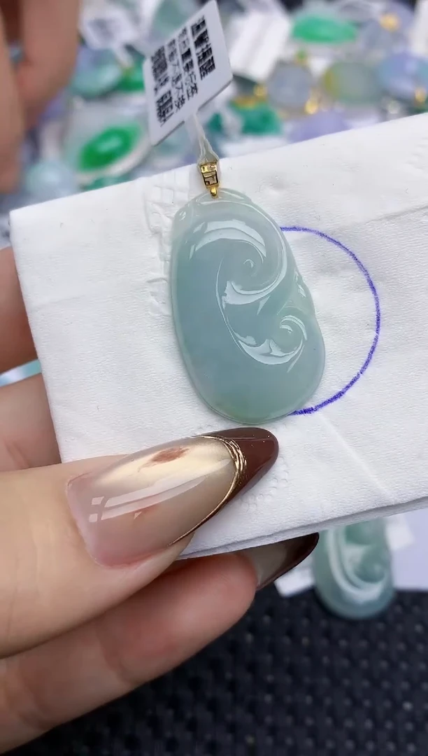 颈饰18K金镶嵌翡翠   天然翡翠A货  百元以上9米证书费自理