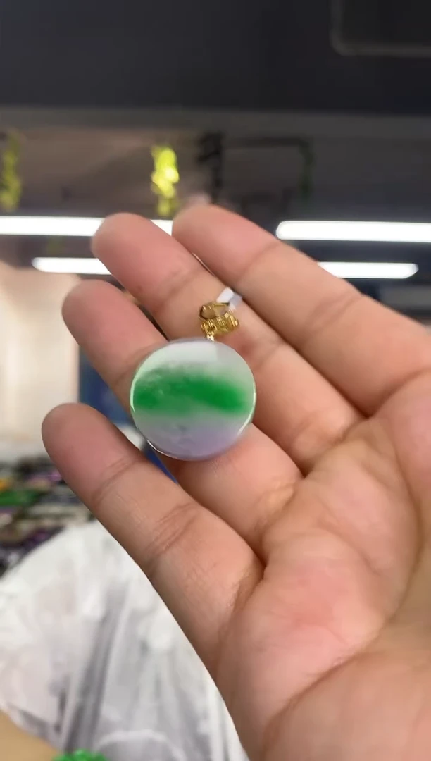 翡翠未镶嵌颈饰多样性发其一颜色微差