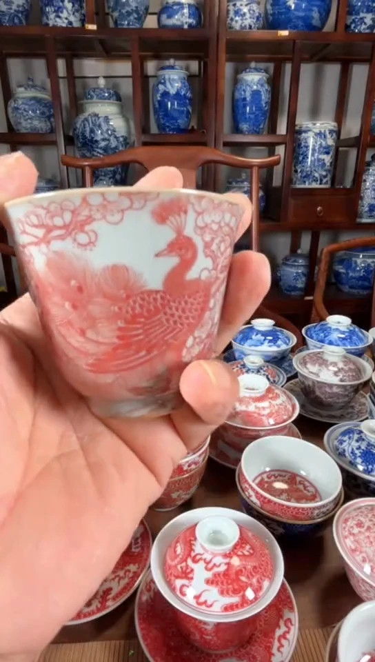 柴窑釉里红孔雀纹杯杯
