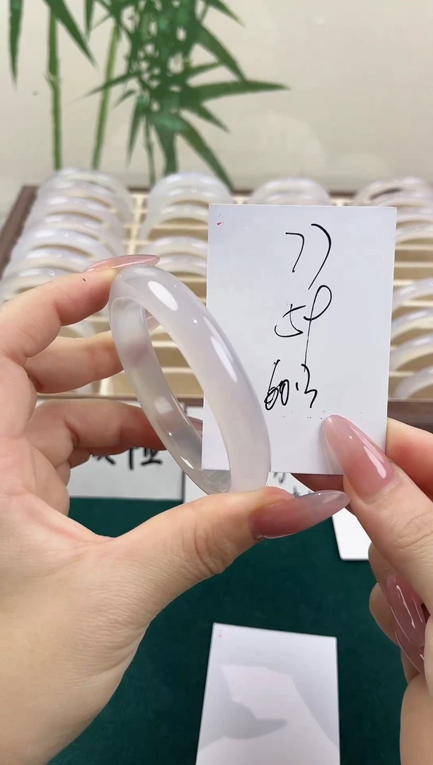 玛瑙/玉髓手镯未镶嵌77