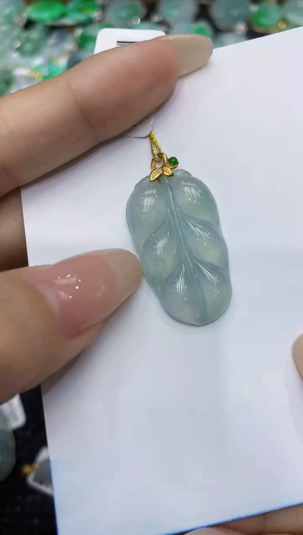 翡翠18K金镶嵌颈饰111111111111