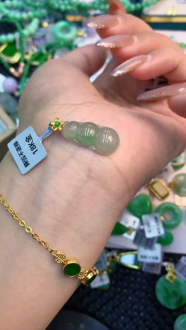 颈饰18K金镶嵌翡翠1