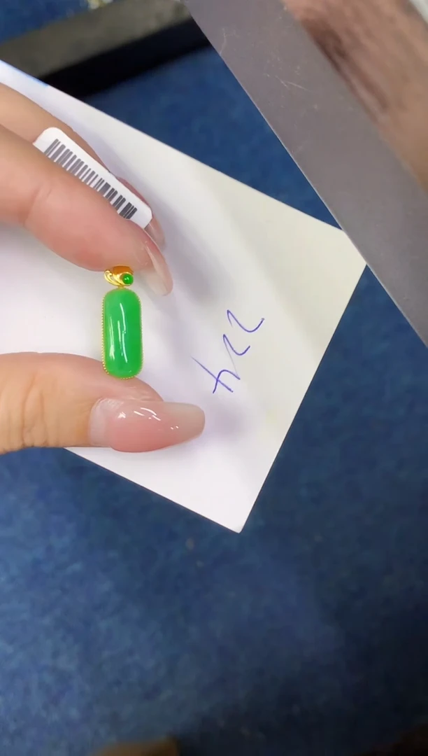 翡翠18K金镶嵌颈饰缅甸天然翡翠A货