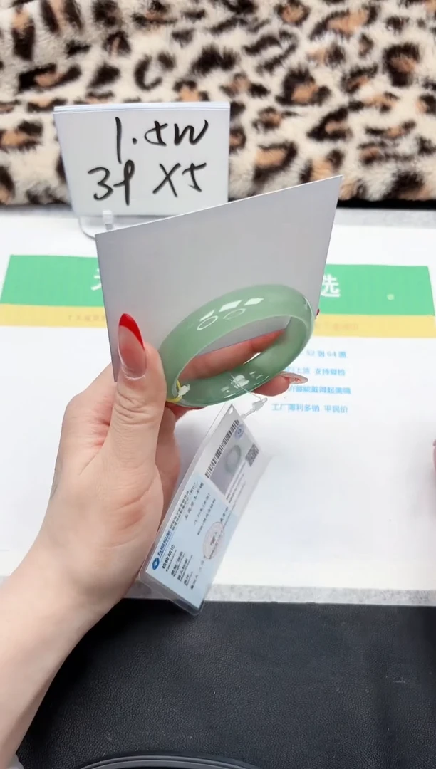 【闪购商品】石英质玉手镯未镶嵌179-53