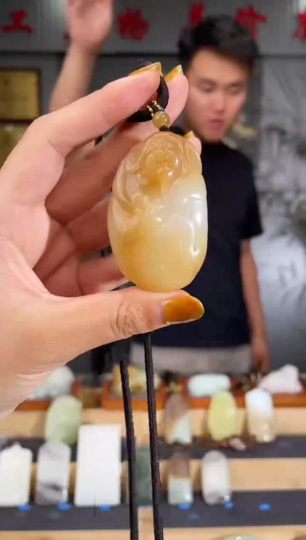 和田玉未镶嵌颈饰1