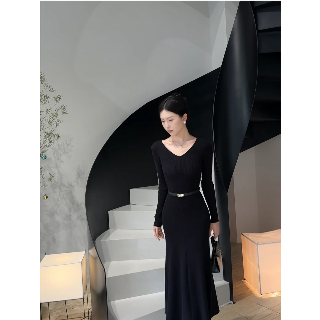 【南法假日】冬款羊毛时髦显瘦V领针织收腰修身高级感送腰带连衣裙