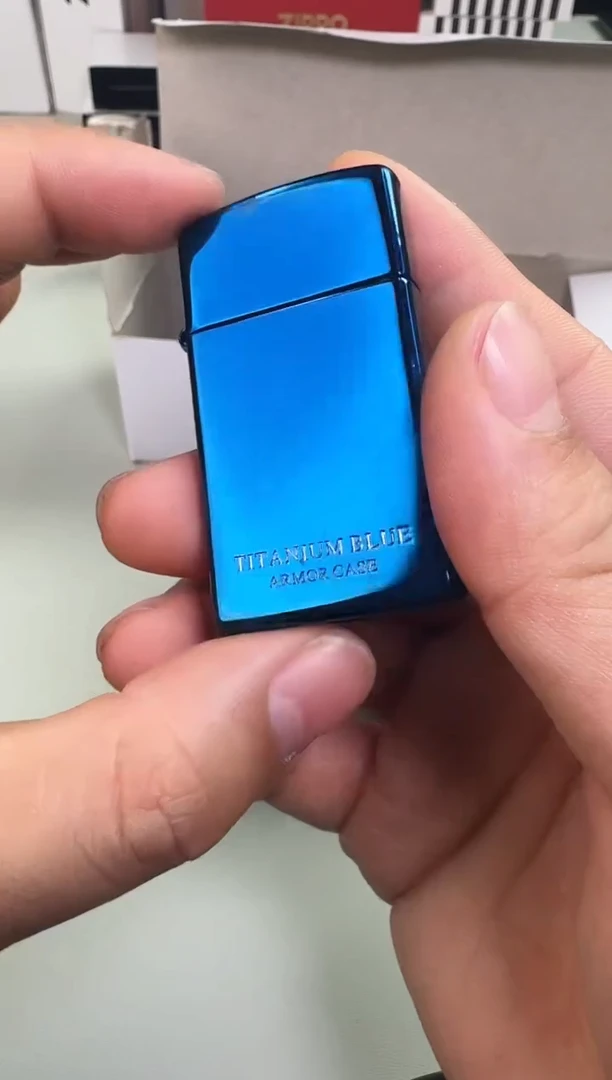 铜纤巧蓝钛绅士